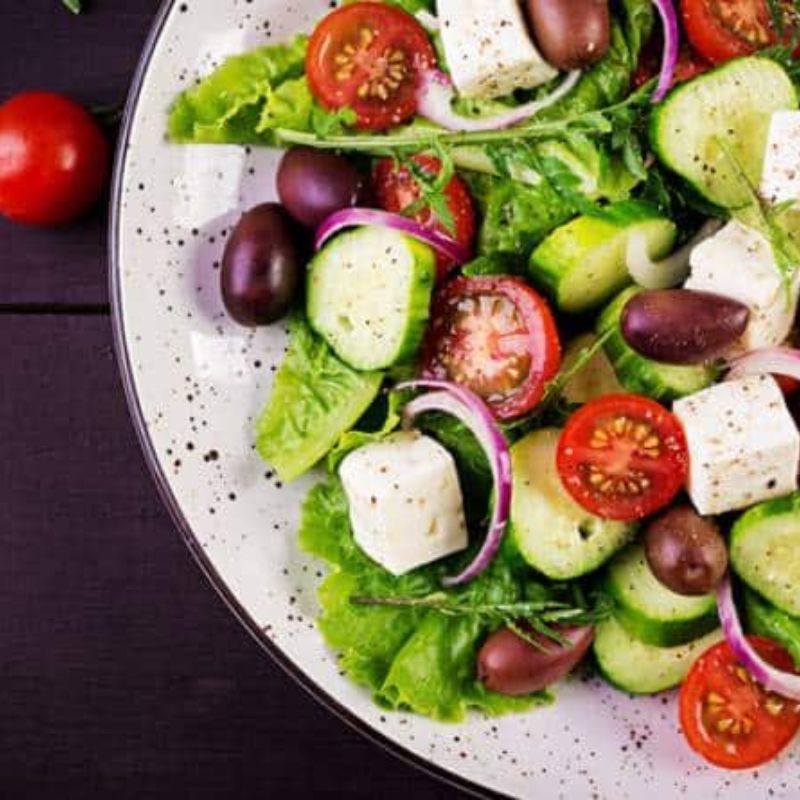 Ensalada de Verano Mediterránea con Toque Balsámico